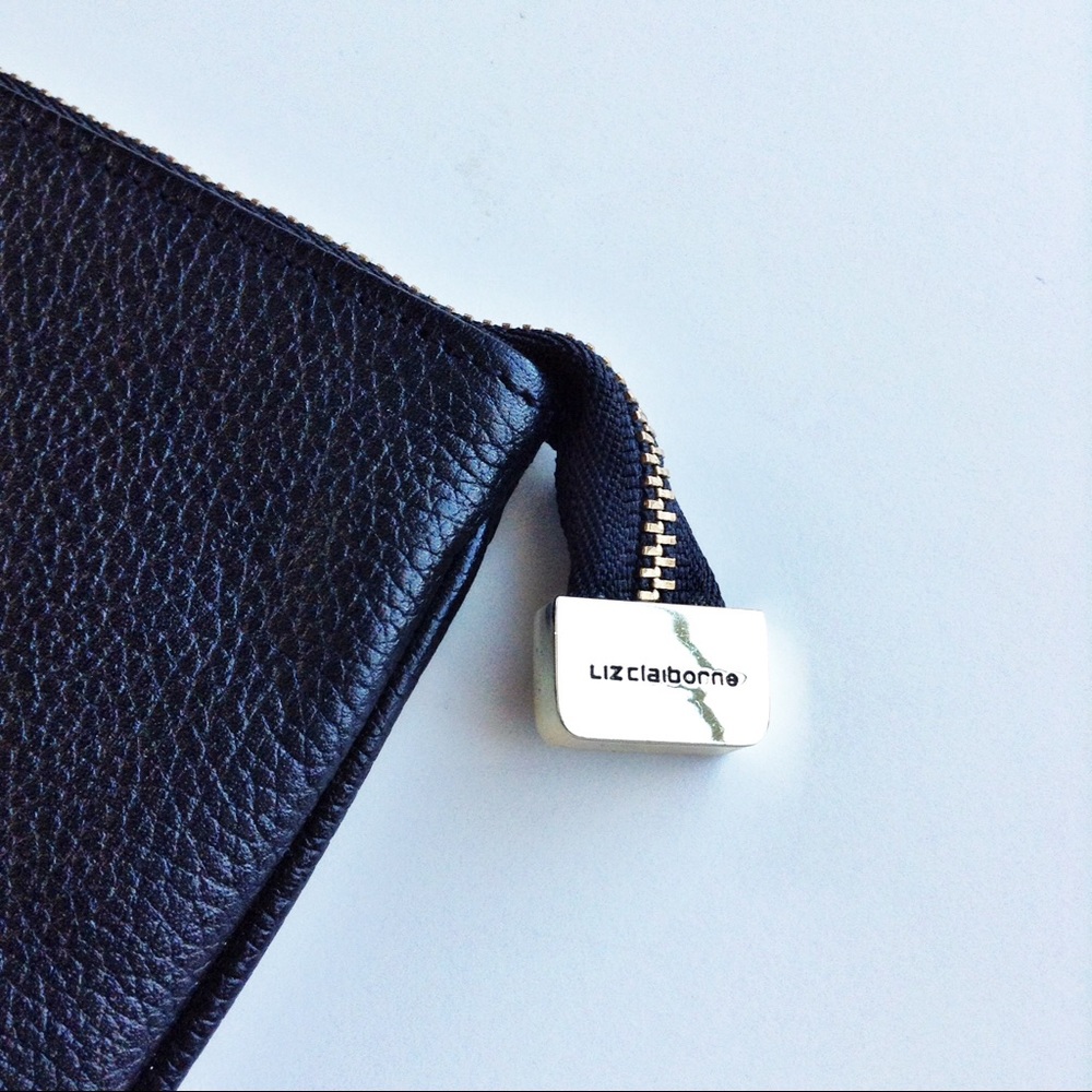Liz Claiborne Envelope Clutch (Large) - Picture 3 of 4